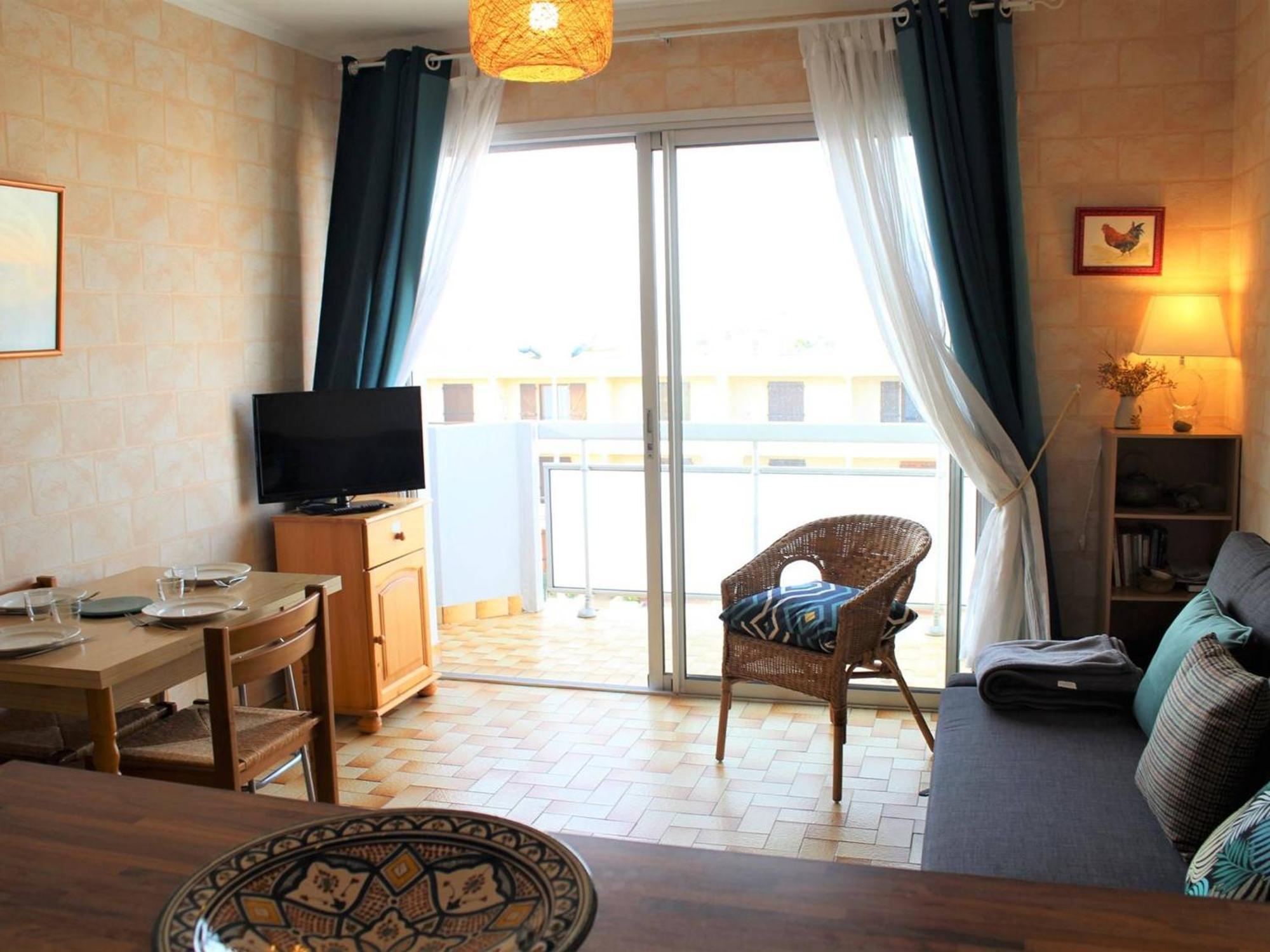 Apartment Port-La-Nouvelle - Appartement Traversant 6 Couchages Avec Balcons, Parking Et Proche Plage - Fr-1-229C-47 Port-la-Nouvelle