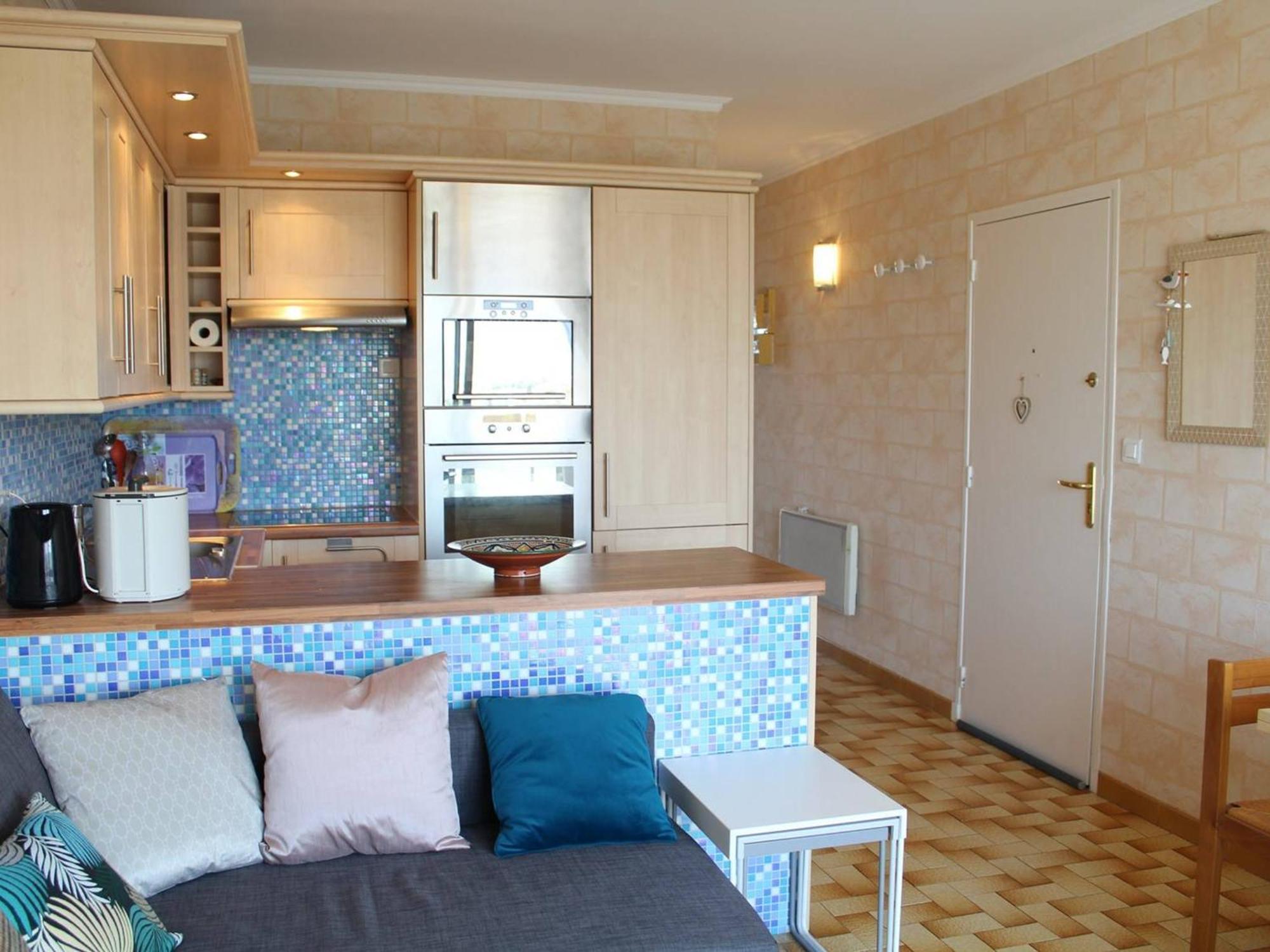 Port-La-Nouvelle - Appartement Traversant 6 Couchages Avec Balcons, Parking Et Proche Plage - Fr-1-229C-47 * Port-la-Nouvelle